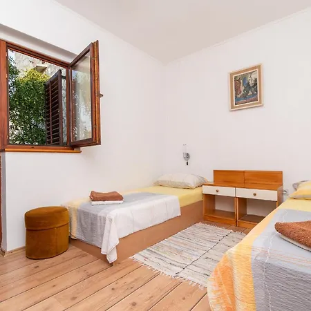 Jakov Apartamento